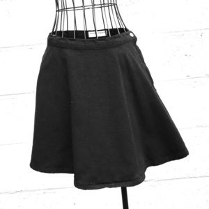 AMERICAN APPAREL BLACK SKIRT